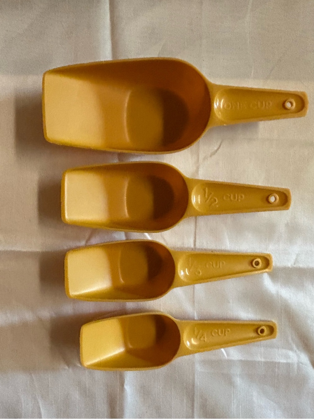 Vintage Mustard Yellow Lustro Ware Plastic Set Of Measuring Cups Model LS-65